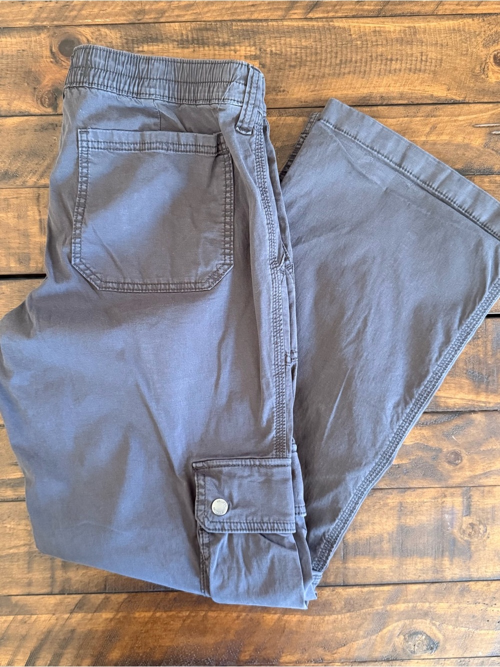 Hollister Mid Rise Relaxed Boot Cargo Pants, Women’s Size 30/ 10R